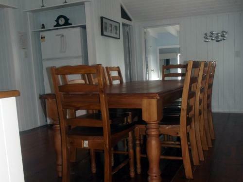 Montville Holiday House