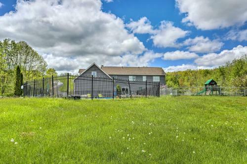 Beautiful Pine Bush Retreat With Private Pool!