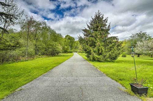 Beautiful Pine Bush Retreat With Private Pool!