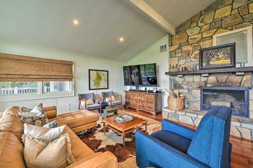 Stunning Retreat With Golf Course And Mtn Views!