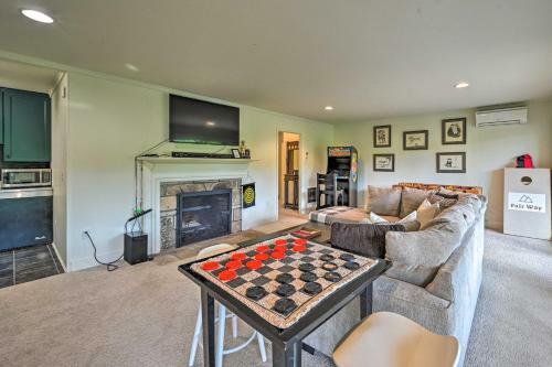 Stunning Retreat With Golf Course And Mtn Views!