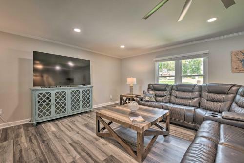 Lakefront Retreat With Kayaks And Paddleboards!