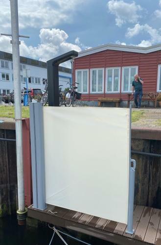 Hausboot Mit Traumlage In Travem�nde