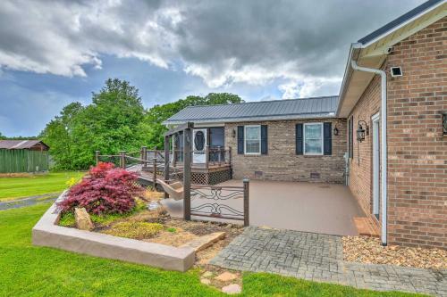 Mount Airy Haven Outdoor Pool, Country Views
