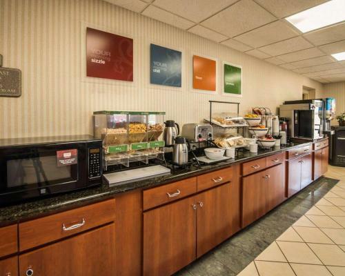 Hotel Comfort Inn & Suites