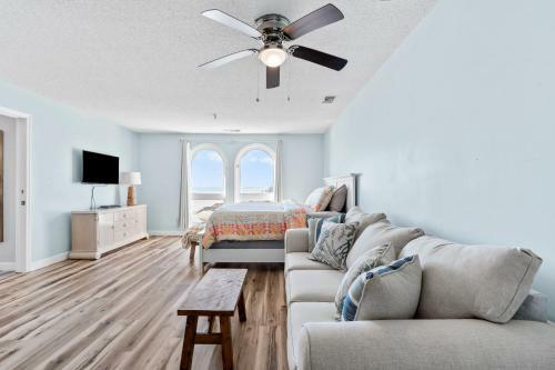 3br 3ba Sleeps 10 Oceanfront Villa With Waterfall Pool And Hottub