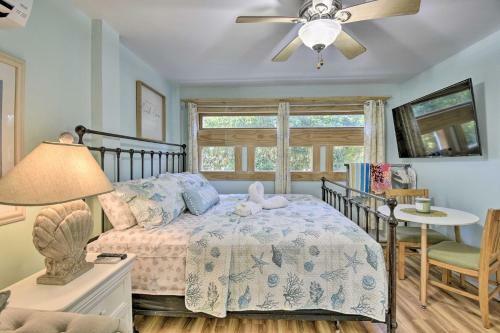 Apartamento Dreamy, Coastal Studio Paradise With Hot Tub!