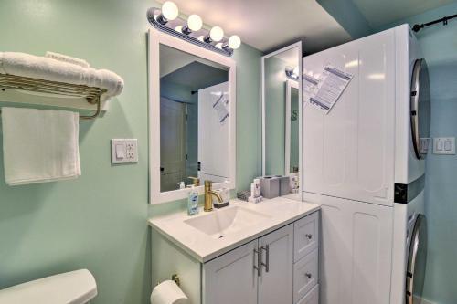 Apartamento Dreamy, Coastal Studio Paradise With Hot Tub!