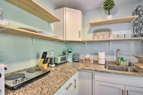 Apartamento Dreamy, Coastal Studio Paradise With Hot Tub!