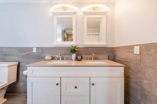 Modern, Gorgeous And Spacious Condo Living