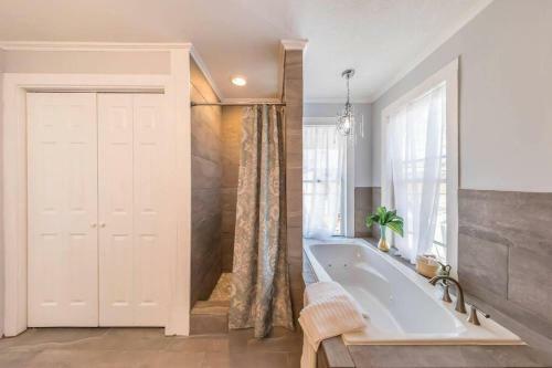 Modern, Gorgeous And Spacious Condo Living
