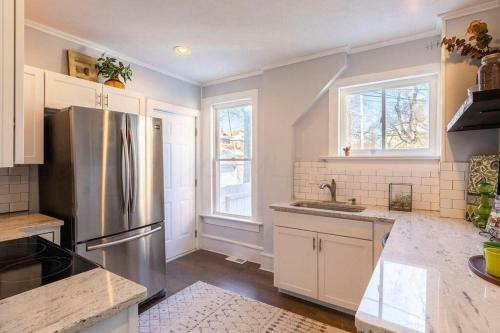 Modern, Gorgeous And Spacious Condo Living