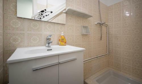 R130 Beachfront Apartment With Air Conditionner