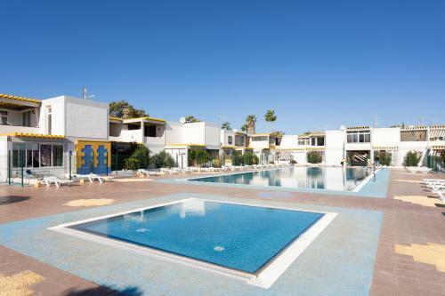 Home2book Relax White Wood Apartment, Pool