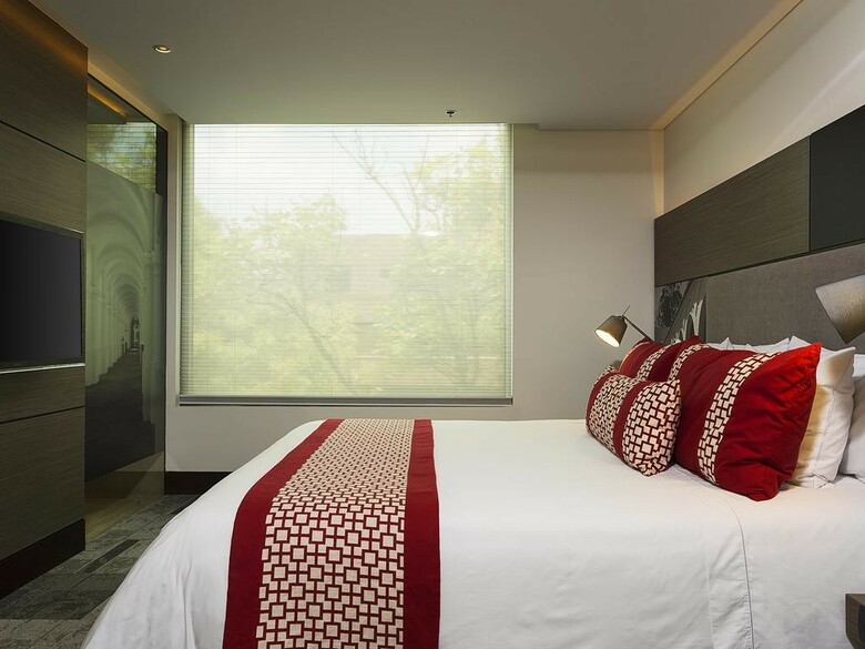 Ek Hotel