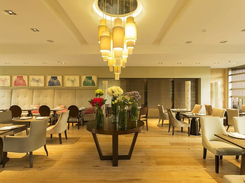 Ek Hotel