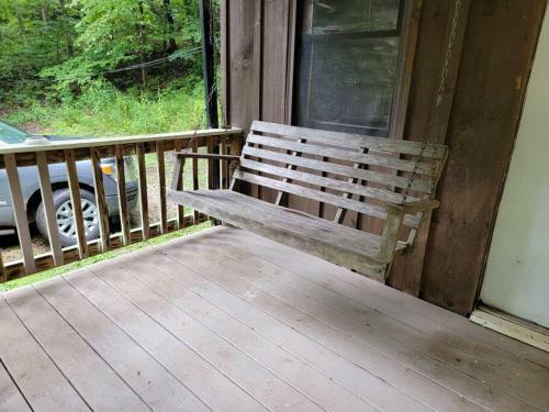 Hocking Rustic Retreat