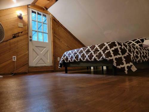 Hocking Rustic Retreat