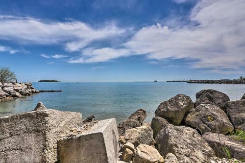 Apartamento Cozy Lakefront Middle Bass Retreat With Balcony