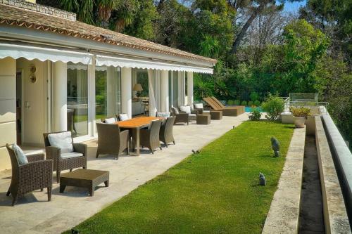 Cannes Luxury Rental - Stunning Villa With Sea View