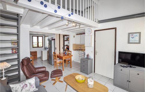 Nice Apartment In Le Barceres With 2 Bedrooms