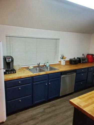 Hostal The Lakeside Overlook - Close To Everything!