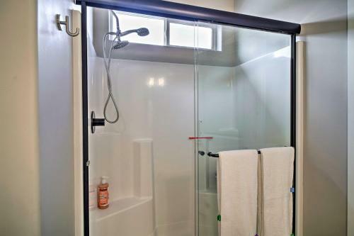 Modern Medford Escape About 3 Mi To Downtown!