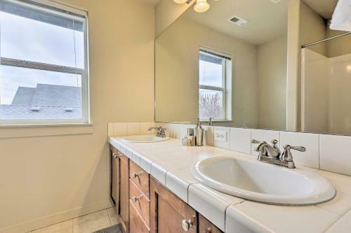 Welcoming Bend Home Less Than 4 Mi To Pilot Butte!