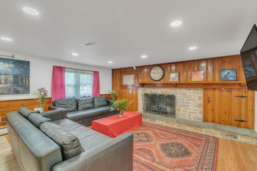 Exceptional One Bedroom Apartment - Fireplace - Full Size Withd - Walk-in Waterfall Shower Apts