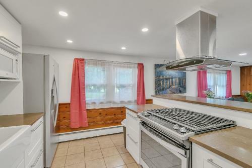 Exceptional One Bedroom Apartment - Fireplace - Full Size Withd - Walk-in Waterfall Shower Apts