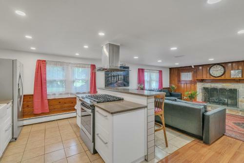 Exceptional One Bedroom Apartment - Fireplace - Full Size Withd - Walk-in Waterfall Shower Apts