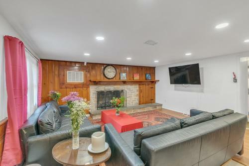 Exceptional One Bedroom Apartment - Fireplace - Full Size Withd - Walk-in Waterfall Shower Apts