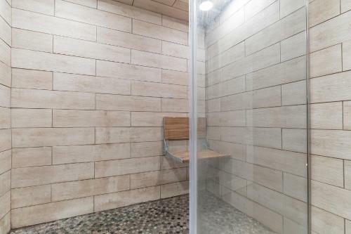 Exceptional One Bedroom Apartment - Fireplace - Full Size Withd - Walk-in Waterfall Shower Apts