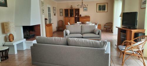 Sumptuous Holiday House Near The Beaches