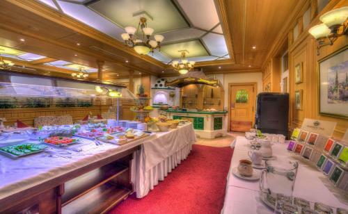 Villa Medici Hotel & Restaurant