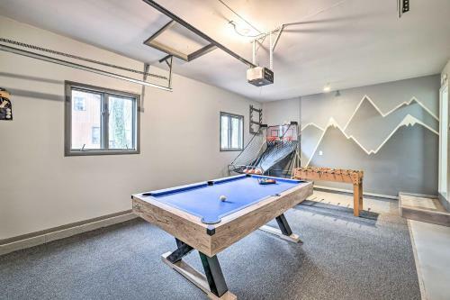 Spacious East Stroudsburg Home With Fire Pit!