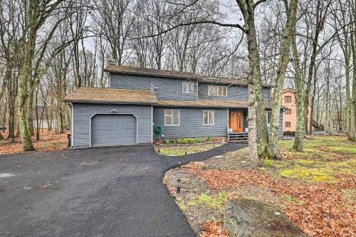 Spacious East Stroudsburg Home With Fire Pit!