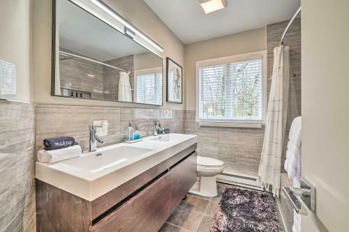 Spacious East Stroudsburg Home With Fire Pit!