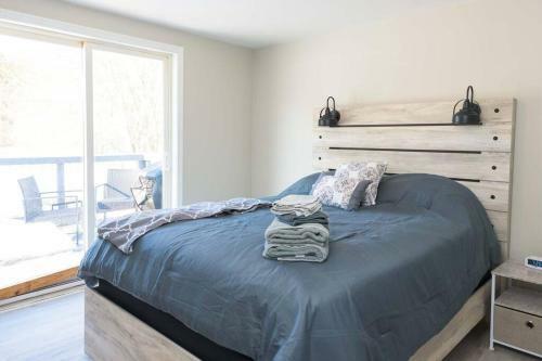 Spring Poconos Getaway! 2bd Cabin