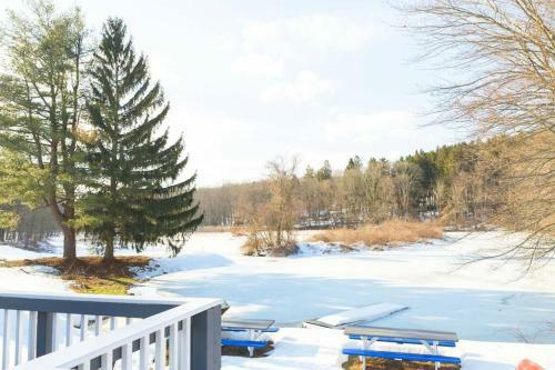 Spring Poconos Getaway! 2bd Cabin