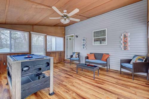 The Gap View Poconos Family Getaway With Game Room