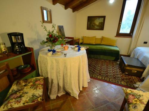 Scenic Apartment In Vezzi Portio With Private Garden