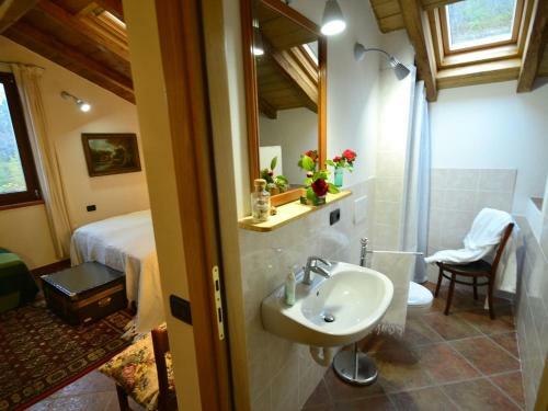 Scenic Apartment In Vezzi Portio With Private Garden
