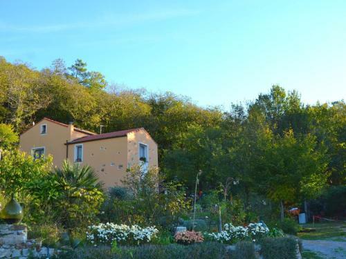 Scenic Apartment In Vezzi Portio With Private Garden