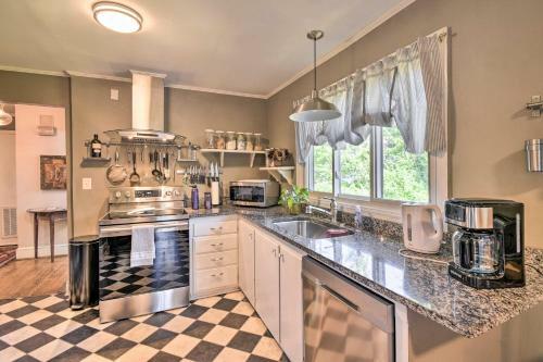Cute Downtown Conway Home About 20 Min To Beach!