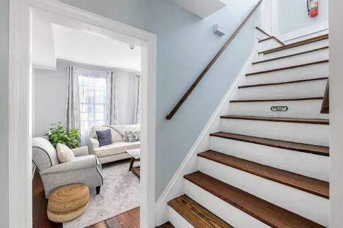 Penthouse With Courtyard - 1 Block To King St