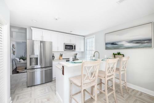 Stunning Private Courtyard - 1 Block To King