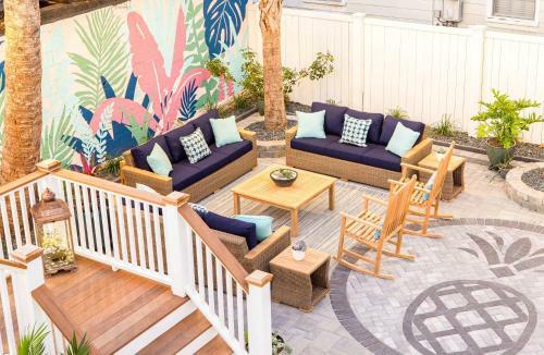 Stunning Private Courtyard - 1 Block To King