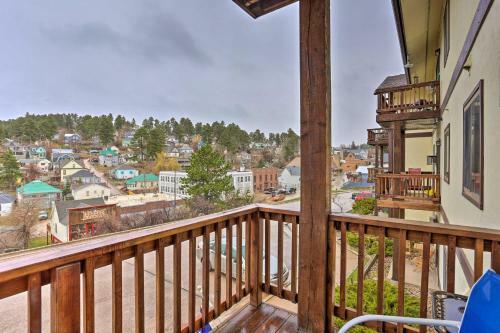 Apartamento Convenient Lead Condo With Deck And Town Views!