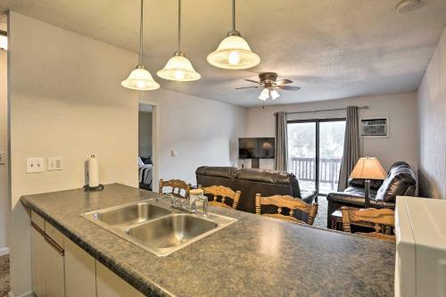 Apartamento Convenient Lead Condo With Deck And Town Views!